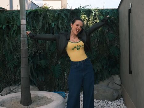 Full leaked Larissa manoela page private photo