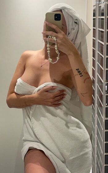 Full leaked Larissaxra private photo
