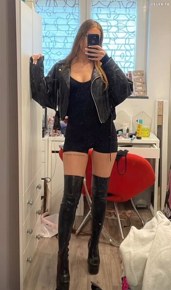 Full leaked Larissaxra private photo