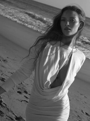 Full leaked Larsen thompson page private onlyfans photo