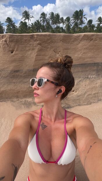 Laryssa Ayres