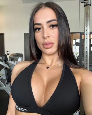 Latina Twerking