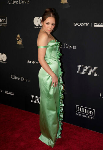 Full leaked Laufey lin page private onlyfans photo