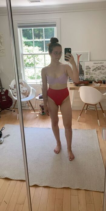 Full leaked Laufey private photo