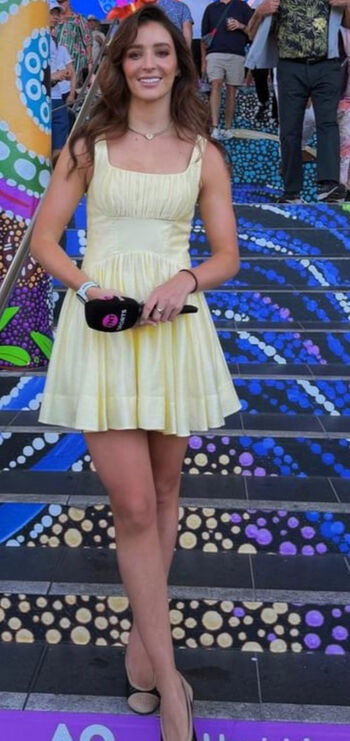 Full leaked Laura robson private onlyfans photo