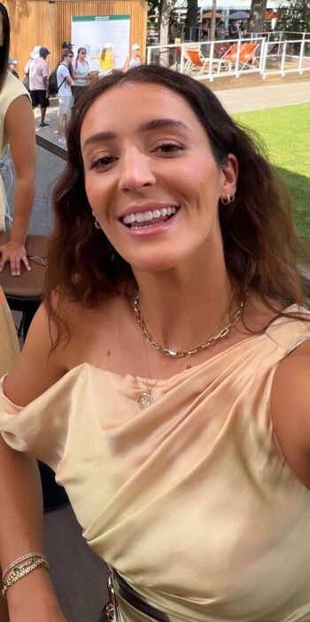 Full leaked Laura robson private photo