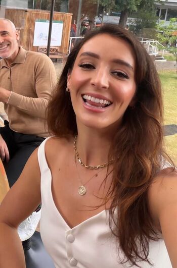 Full leaked Laura robson private photo