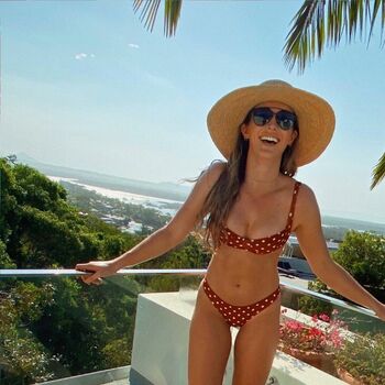 Full leaked Laura robson private photo