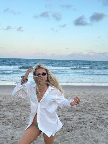 Full leaked Laura schadeck private onlyfans photo