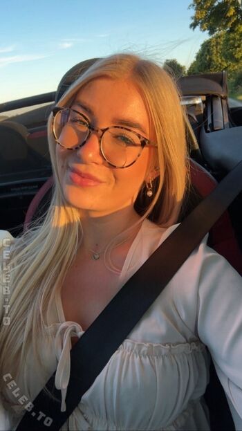 Full leaked Laura ski private photo