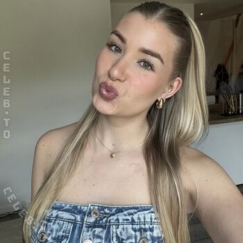 Full leaked Laura ski private photo