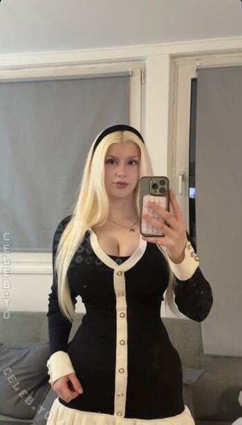 Full leaked Laura z private onlyfans photo