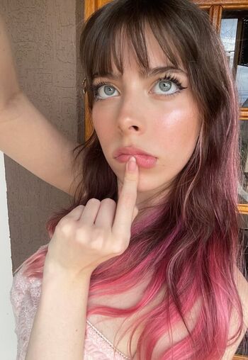 Full leaked Laurakatsz private photo