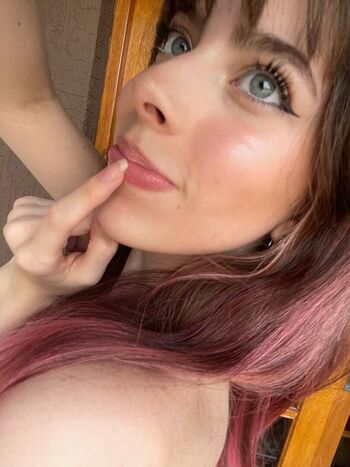 Full leaked Laurakatsz private photo