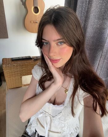 Full leaked Laurakatsz private photo