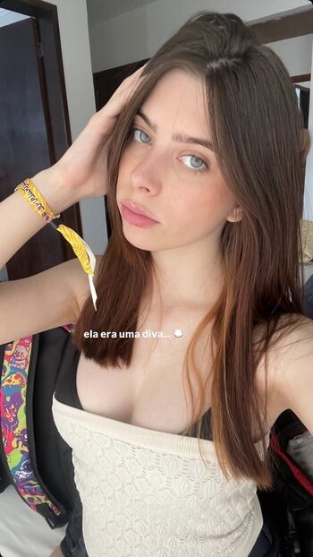 Full leaked Laurakatsz private photo