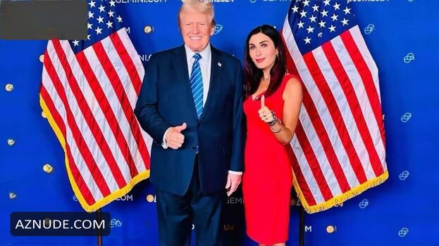Full leaked Lauraloomer private photo