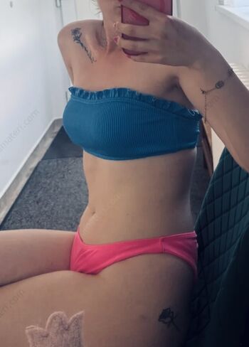 Full leaked Laurasidorjak private photo
