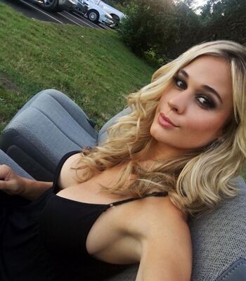 Full leaked Laurencompton private photo