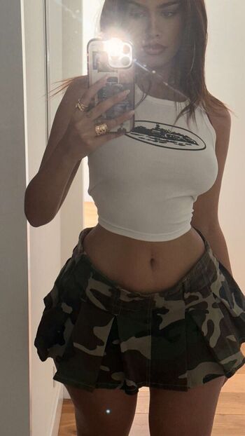 Full leaked Laurgmzz private onlyfans photo