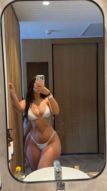 Full leaked Laurgmzz private onlyfans photo