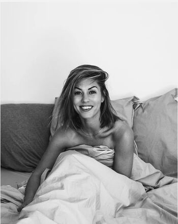Full leaked Laurie peret private photo