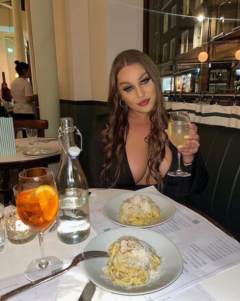 Full leaked Laurraaa m page private photo