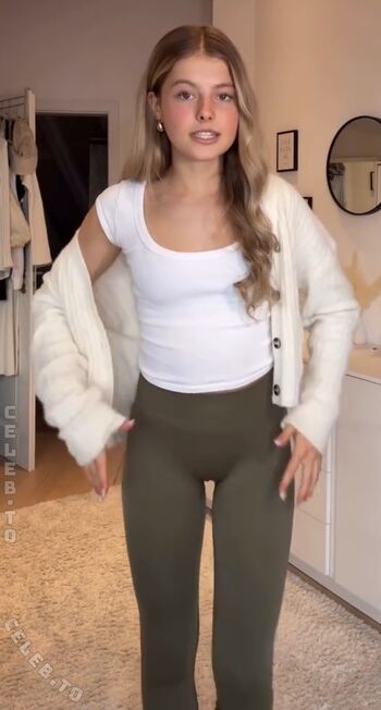 Full leaked Lea alena private onlyfans photo