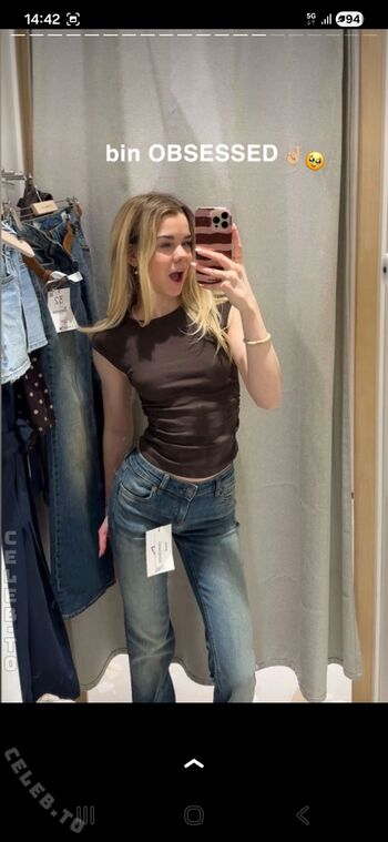 Full leaked Lea peach  page private onlyfans photo