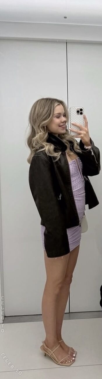 Full leaked Lea peach private onlyfans photo