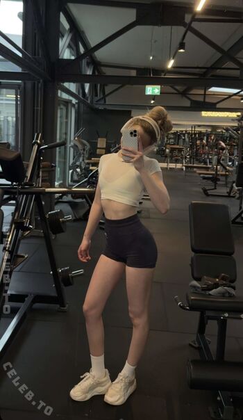 Full leaked Lea peach  page private photo