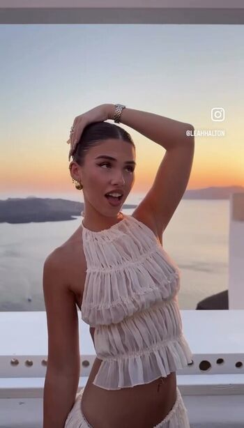 Full leaked Leah halton page private onlyfans photo