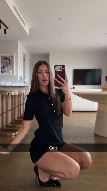 Full leaked Leah halton page private onlyfans photo