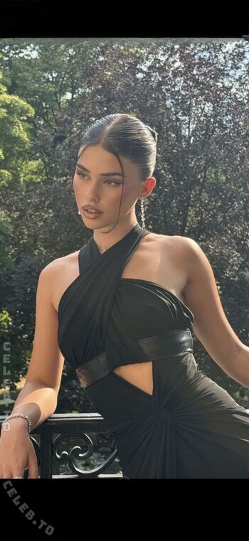 Full leaked Leah halton page private onlyfans photo