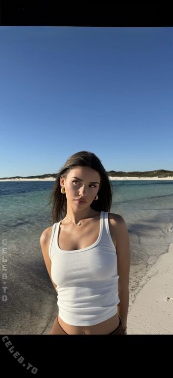 Full leaked Leah halton page private onlyfans photo