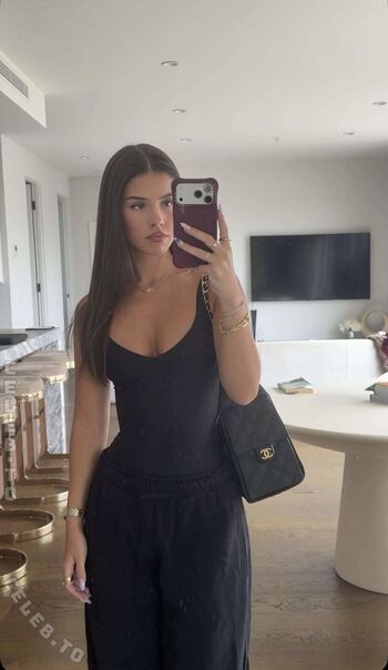 Full leaked Leah halton page private onlyfans photo