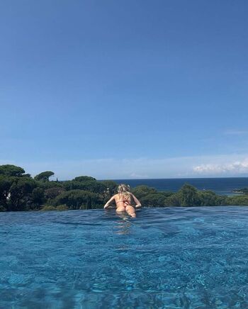 Full leaked Leah rose page private onlyfans photo