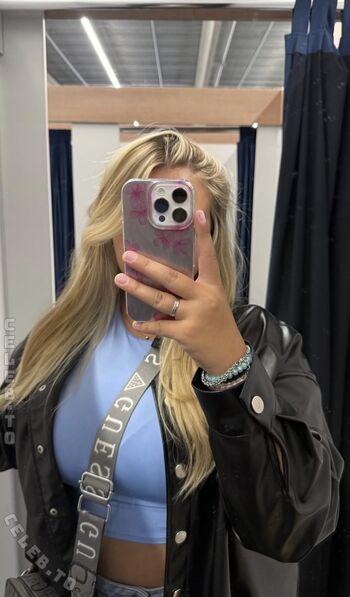 Full leaked Lealreen private onlyfans photo