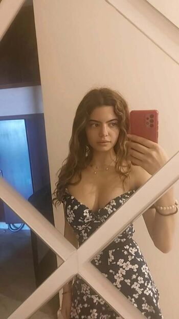 Full leaked Lebanese girls  page private onlyfans photo