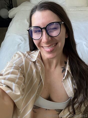 Full leaked Legsfordays private photo