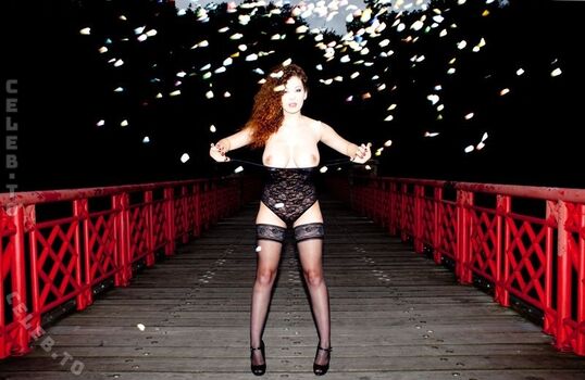 Full leaked Leila lowfire private onlyfans photo