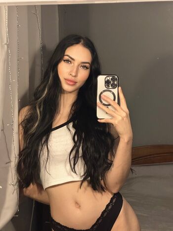 Full leaked Leila private photo