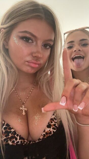 Full leaked Leilalovescash private photo