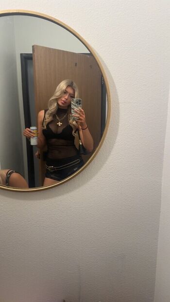 Full leaked Leilalovescash private photo