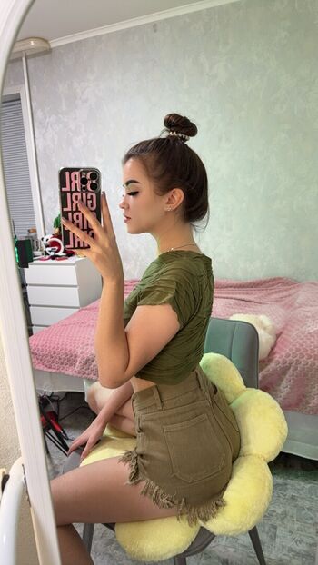 Full leaked Lelyamt private onlyfans photo