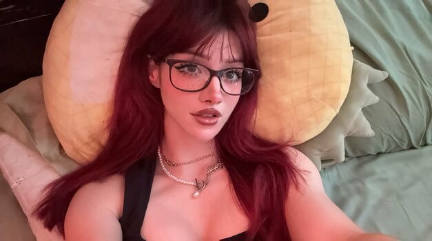 Full leaked Lemonkiwi private photo