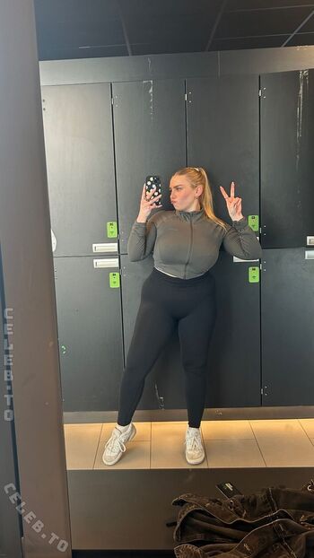 Full leaked Lenadenisee private onlyfans photo