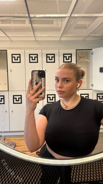 Full leaked Lenadenisee private onlyfans photo