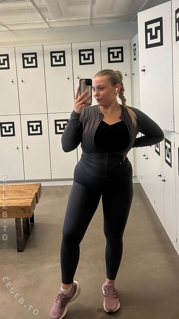 Full leaked Lenadenisee private onlyfans photo