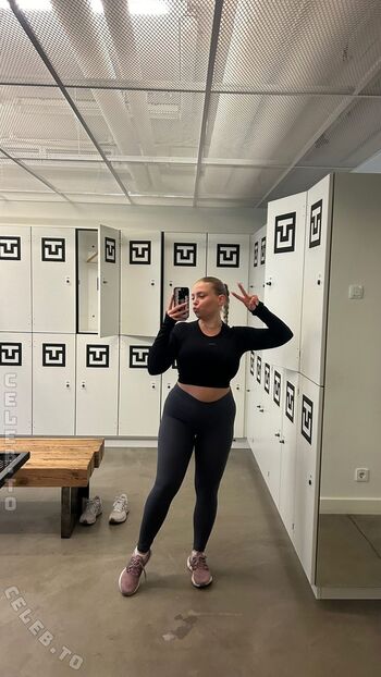 Full leaked Lenadenisee private onlyfans photo